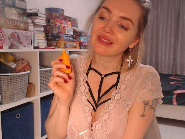 Екранни снимки на излъчване MyMilfAnnette