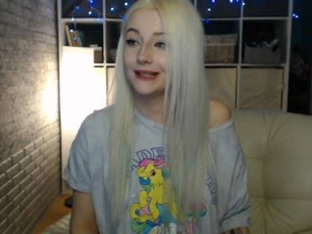 Екранни снимки на излъчване MissJess