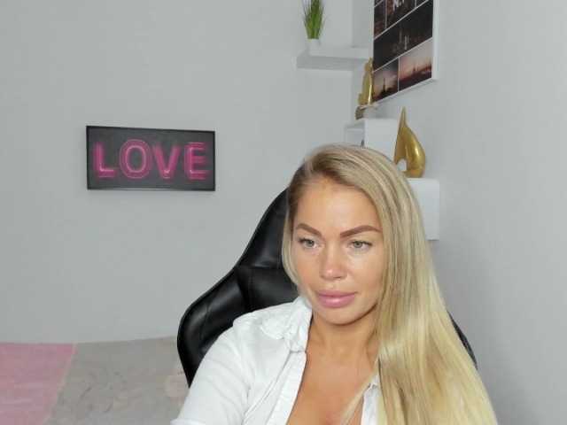 Снимки MissySlapalot HAPPY NEW YEAR WHERE WE TRAVEL I hope my UNCLE wont come HOME lets have fun in my living room:) Tip 25 tokens to roll the dice! dance AT GOAL #teen #milf #dildo