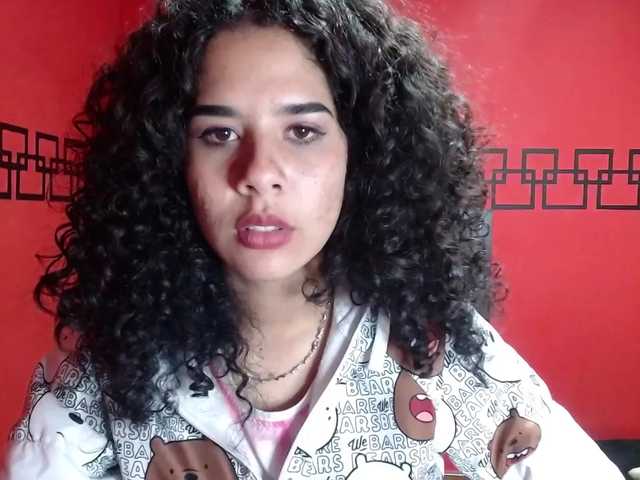 Екранни снимки на излъчване MoansMia