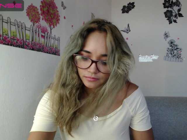 Екранни снимки на излъчване monica-squirt