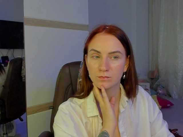 Екранни снимки на излъчване MonicaHoney