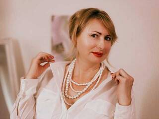 Еротичен видео чат MonicaMoor