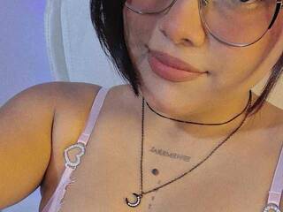 Еротичен видео чат MonieLodge