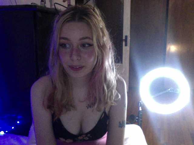 Екранни снимки на излъчване moooonpie