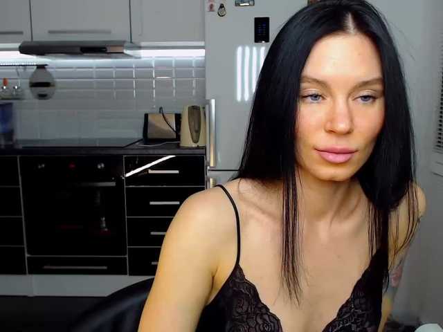 Екранни снимки на излъчване MsLatikaX