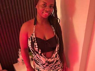 Еротичен видео чат Naomii-Cooper