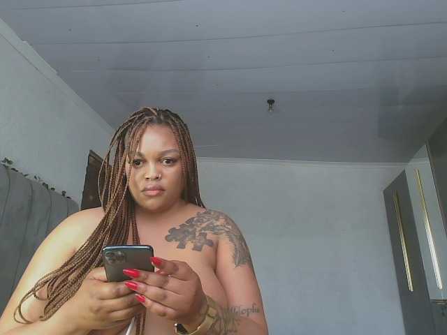 Екранни снимки на излъчване Naughty-Mel