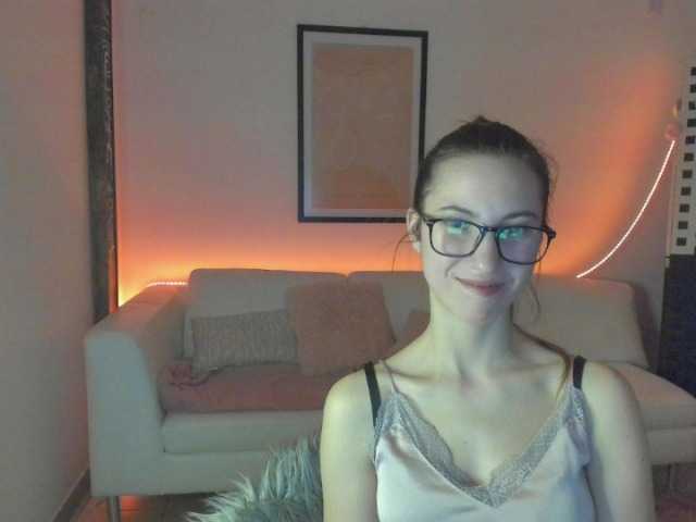 Екранни снимки на излъчване naughtydanii1