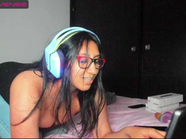 Снимки Nerdgirl Hi, I'm Alejandra, im 23 years old from Colombia, I'm working here to pay me collegue studies if u can sport me and have a fun time with me would be amazing