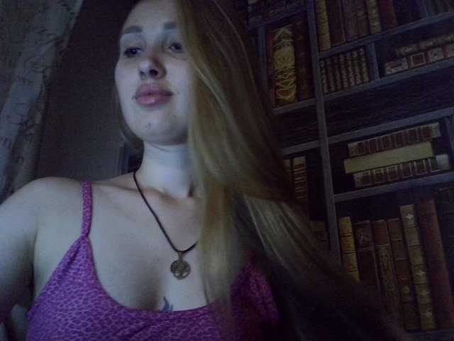 Екранни снимки на излъчване New-blond17