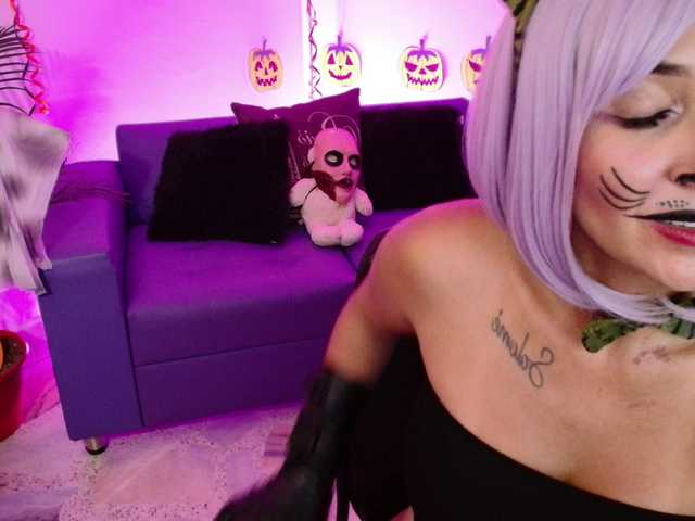 Снимки nicole-saenz tits out 180 @remain #bigtits #bigclit #pvt dont forget to follow me guys