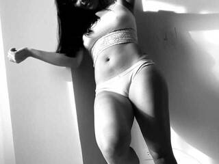 Еротичен видео чат NicoleRomero