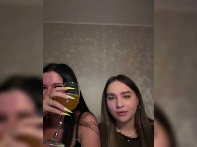 Екранни снимки на излъчване NikaXXXlika