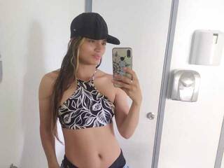 Еротичен видео чат NikkiHanson