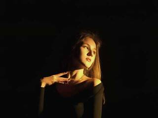 Еротичен видео чат Niktoria-Shy