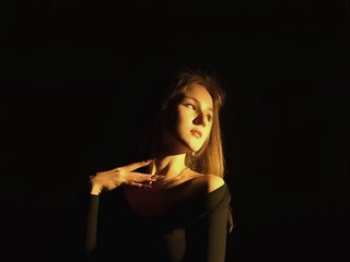 Еротичен видео чат Niktoria-Shy