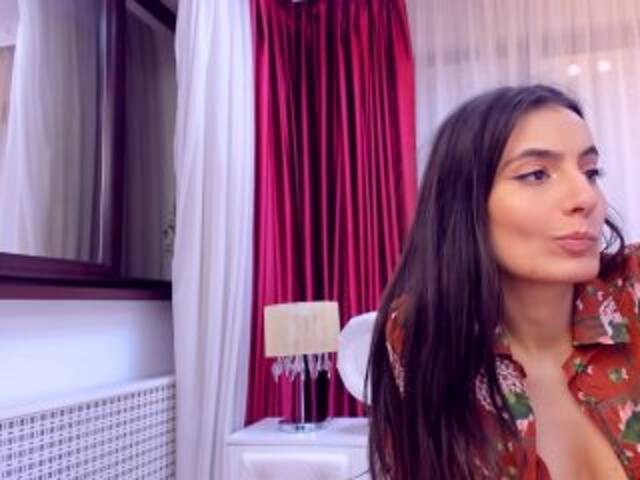 Екранни снимки на излъчване NinaCrystal