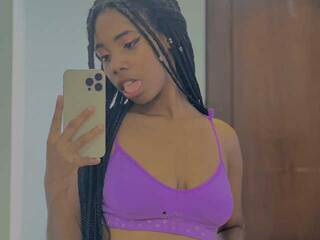 Еротичен видео чат Nyomi-Jay