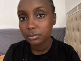 Еротичен видео чат Nyomi224