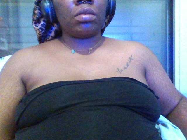 Екранни снимки на излъчване NYRIELLE