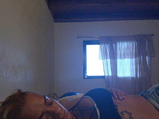 Екранни снимки на излъчване ORIANATAYLOR