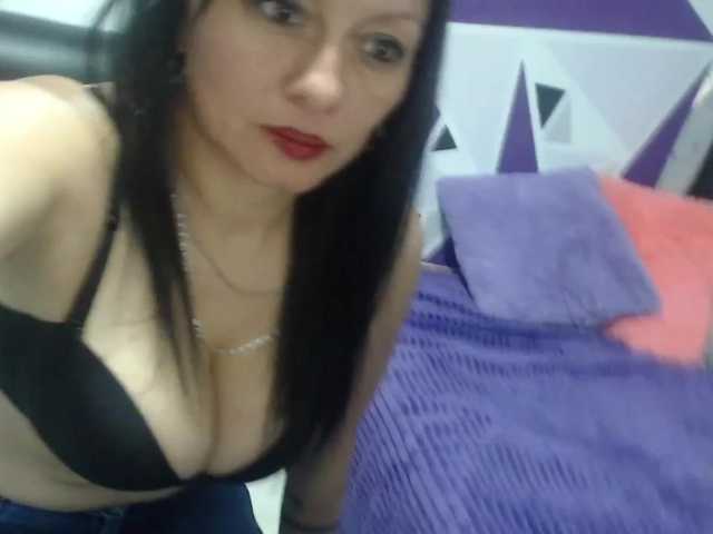 Екранни снимки на излъчване Paula-Smith