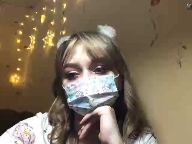 Екранни снимки на излъчване PeachyMoon