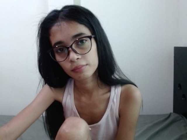 Снимки petit-linda18 Shhhh. Im not alone. I have to be quiet but let's have quiet fun together. #18 #young #smalltits #skinny #tits