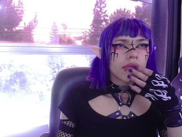 Снимки PhychomagcArt Welcom me room!! come and play with this goth girl, but very slutty, do you want to come and taste her squirt and cum?