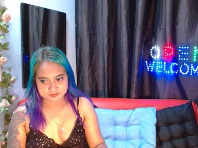 Екранни снимки на излъчване pinaynextdoor