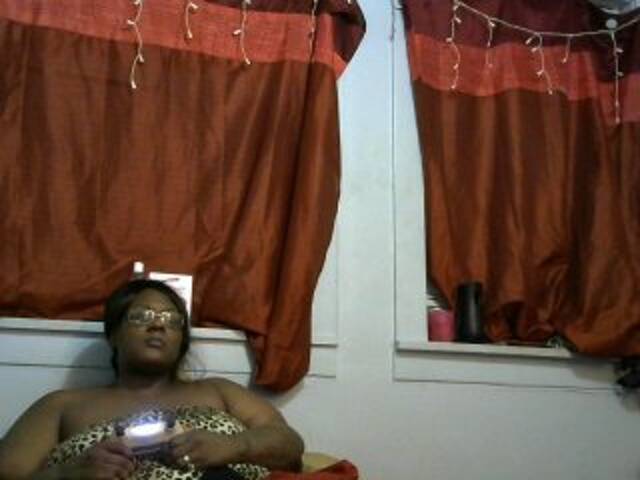 Екранни снимки на излъчване PrettyBlacc