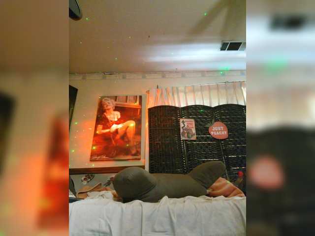 Екранни снимки на излъчване PrurientGem