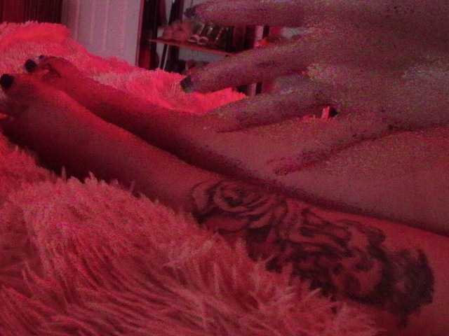 Екранни снимки на излъчване QueenMorgan