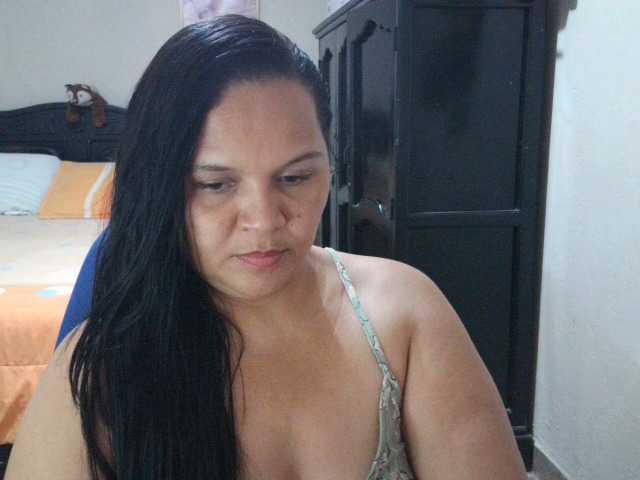 Екранни снимки на излъчване QueenNight