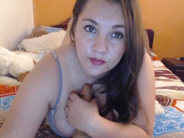 Снимки MiladyEmma hello guys I'm new and I want to have fun He shoots 20 chips and you will have a surprise #bbw #mature #bigtits #cum #squirt