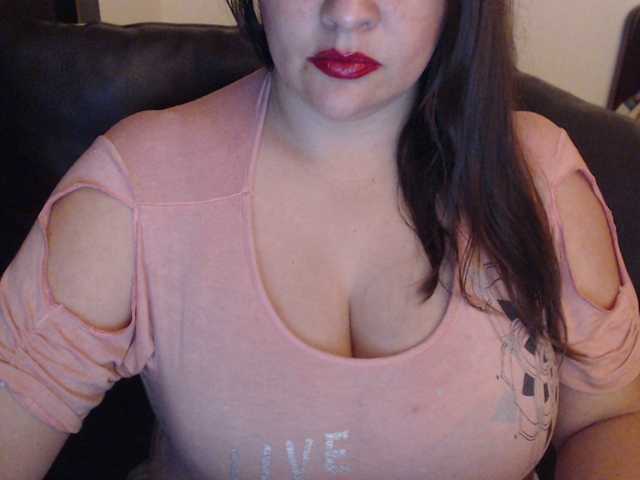 Снимки MiladyEmma hello guys I'm new and I want to have fun He shoots 20 chips and you will have a surprise #bbw #mature #bigtits #cum #squirt