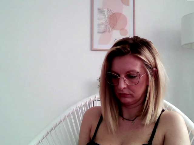 Снимки RachellaFox Sexy blondie - glasses - dildo shows - great natural body,) For 500 i show you my naked body @remain