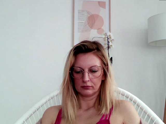 Снимки RachellaFox Sexy blondie - glasses - dildo shows - great natural body,) For 500 i show you my naked body @remain