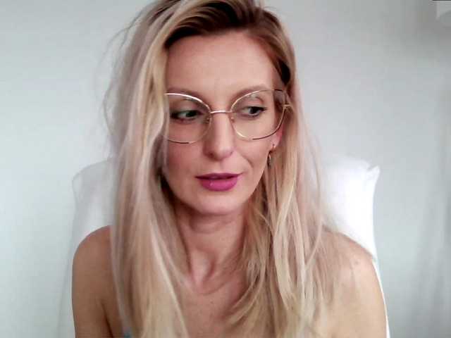 Снимки RachellaFox Sexy blondie - glasses - dildo shows - great natural body,) For 500 i show you my naked body [none]
