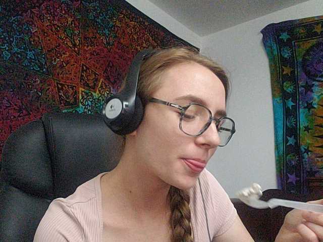 Снимки RachelXXX Chillin and watching some podcasts... say hi and fall in love (and follow me)