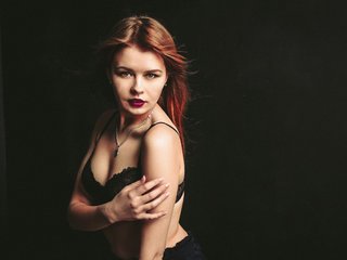 Еротичен видео чат RedDoll