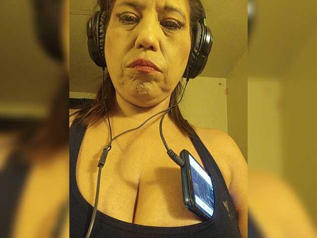 Екранни снимки на излъчване RockingRoxy