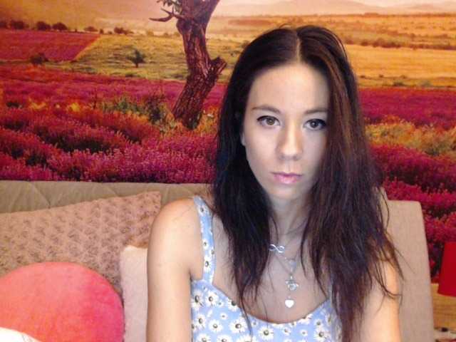 Снимки Roselyn12 Hello to all ... welcome you ;-) ...100 tokens - Striptease , 150 tokens - Anal jewel , 200 tokens - big dildo in my pussy