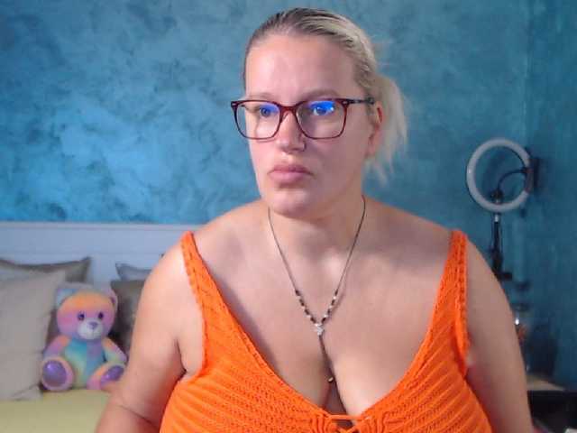 Снимки Roselyn25 BEST POV SQUATS DON'T FOLLOW ME IF YOU DONT TIP ME #bigboobs #feet #pussy #blonde #fetish #smoking #private #anal #cum play #pussy play