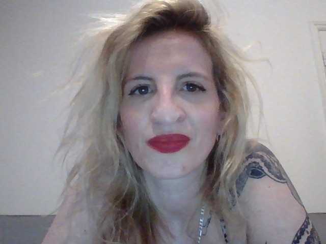 Екранни снимки на излъчване Rosymara