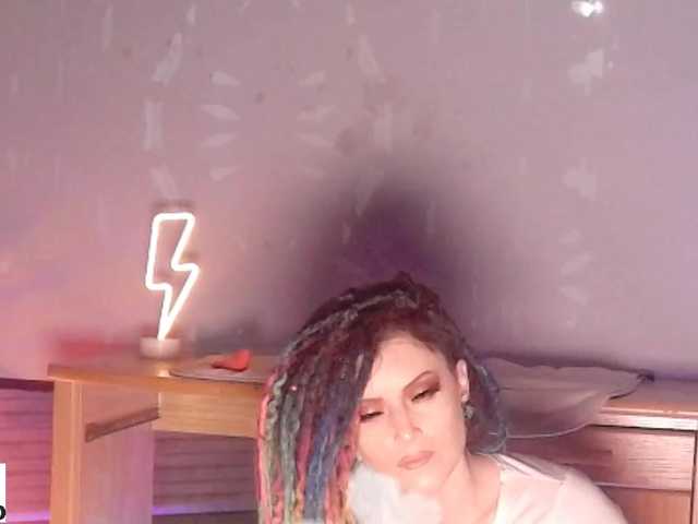 Екранни снимки на излъчване RoxieLovesick