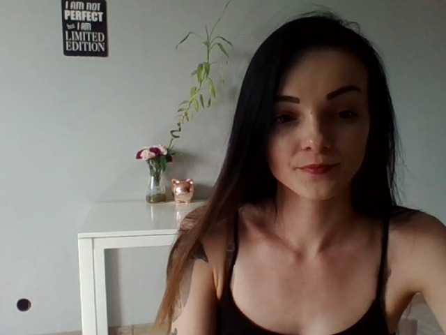 Екранни снимки на излъчване RoxiSexy