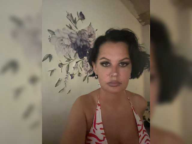 Екранни снимки на излъчване RoyalBreasts