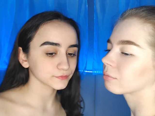 Екранни снимки на излъчване SalmaAgnes